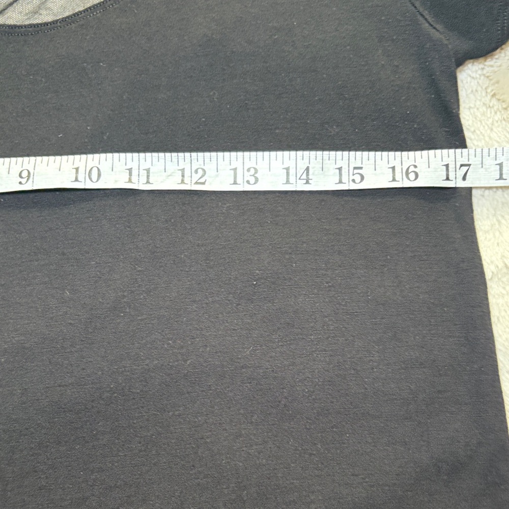 Old Navy Black Short Sleeve Women's Tee - Picture 5 of 6